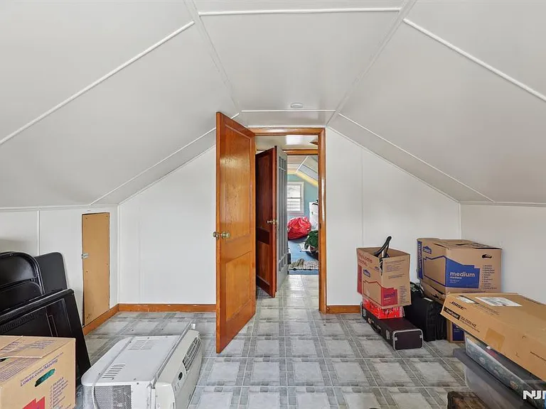 48 Marinus St — Photo 33