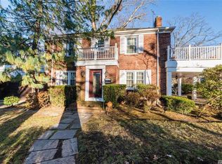 6 Maryland Ave, Freeport, NY 11520