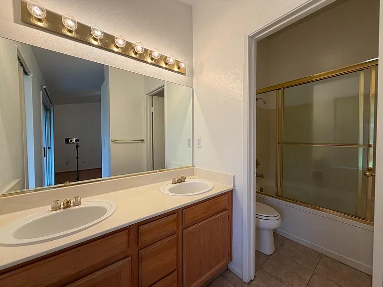 2350 E Fallbrook Ave — Photo 22