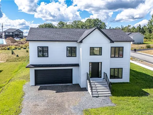 141 Regiment Creek Ave, Fredericton, NB E3G 9W2