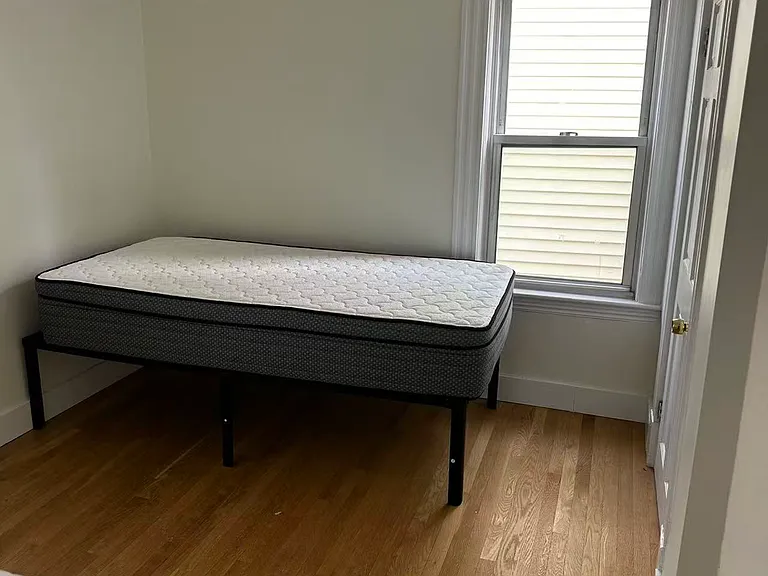 18 Bradbury St — Photo 8