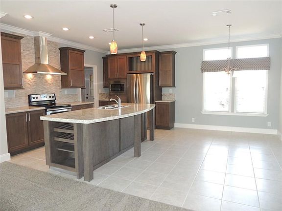 4th image of 7908 McClintock Way