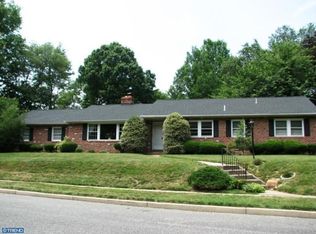 415 Sentinel Rd, Moorestown, NJ 08057