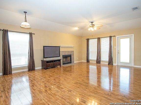 3rd image of 1031 Maltese Ln