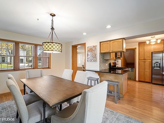 5th image of 932 Echo Ln