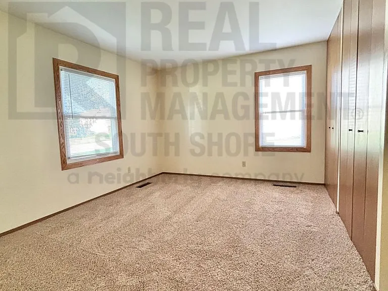 555 Meadow Ln — Photo 5