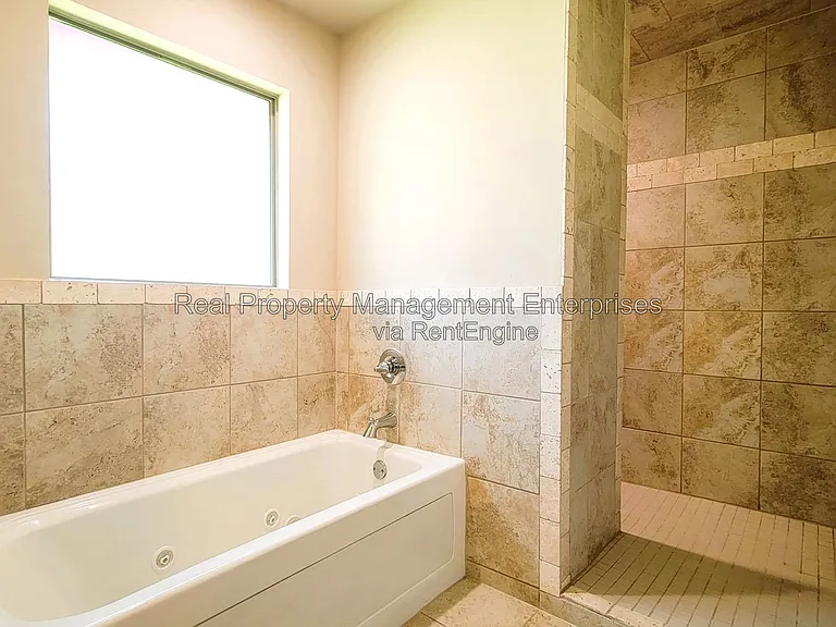 4500 Oasis Ct — Photo 14