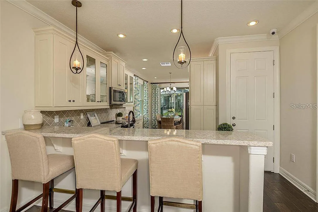 3 bed, 2.5 bath, 1690 sqft, $2,600 — Photo 3