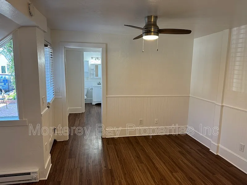 Building Photo - 202 Cherry Ave #4