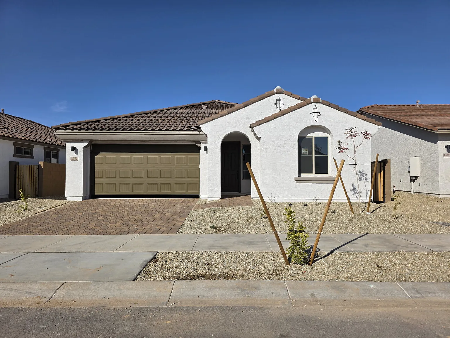 4 bed, 3.0 bath, 2204 sqft, $2,200 — Photo 2