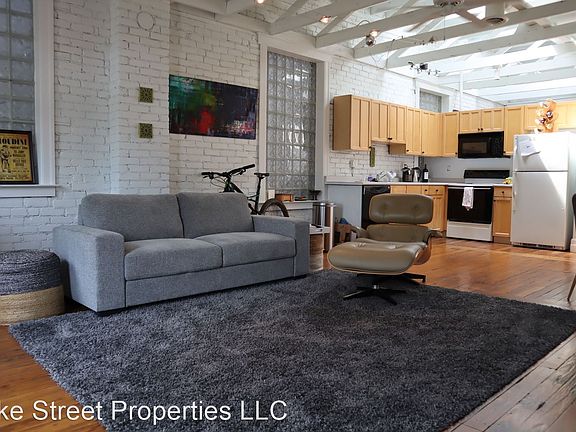 2nd image of 69 1/2 W Huron St #6465129