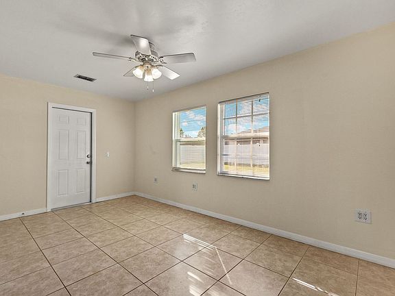 4th image of 514 NE 19th Ct
