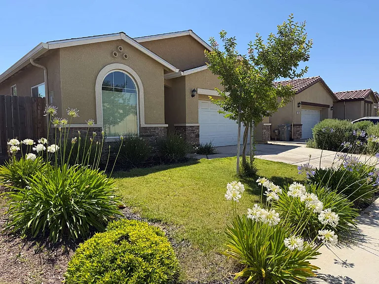 4476 Lindsey Ln — Photo 2