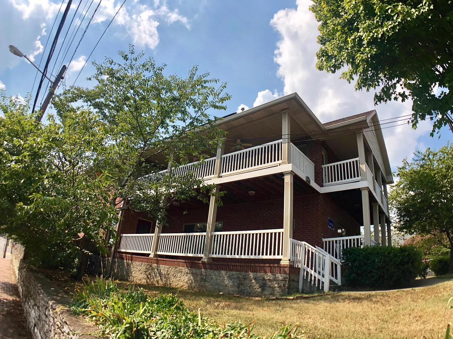 3 bed, 2.5 bath, 2000 sqft, $3,800 — Photo 1