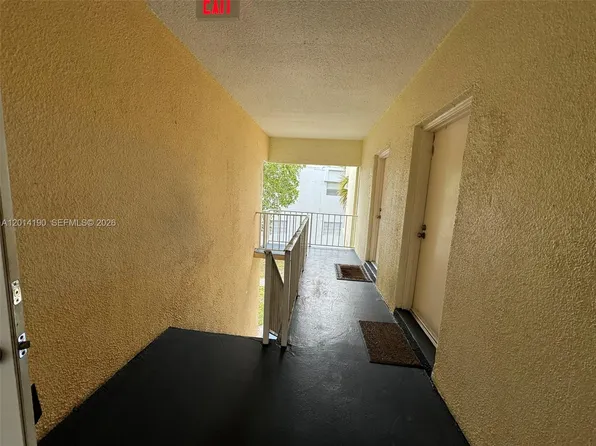 415 Executive Center Dr APT 203, West Palm Beach, FL 33401