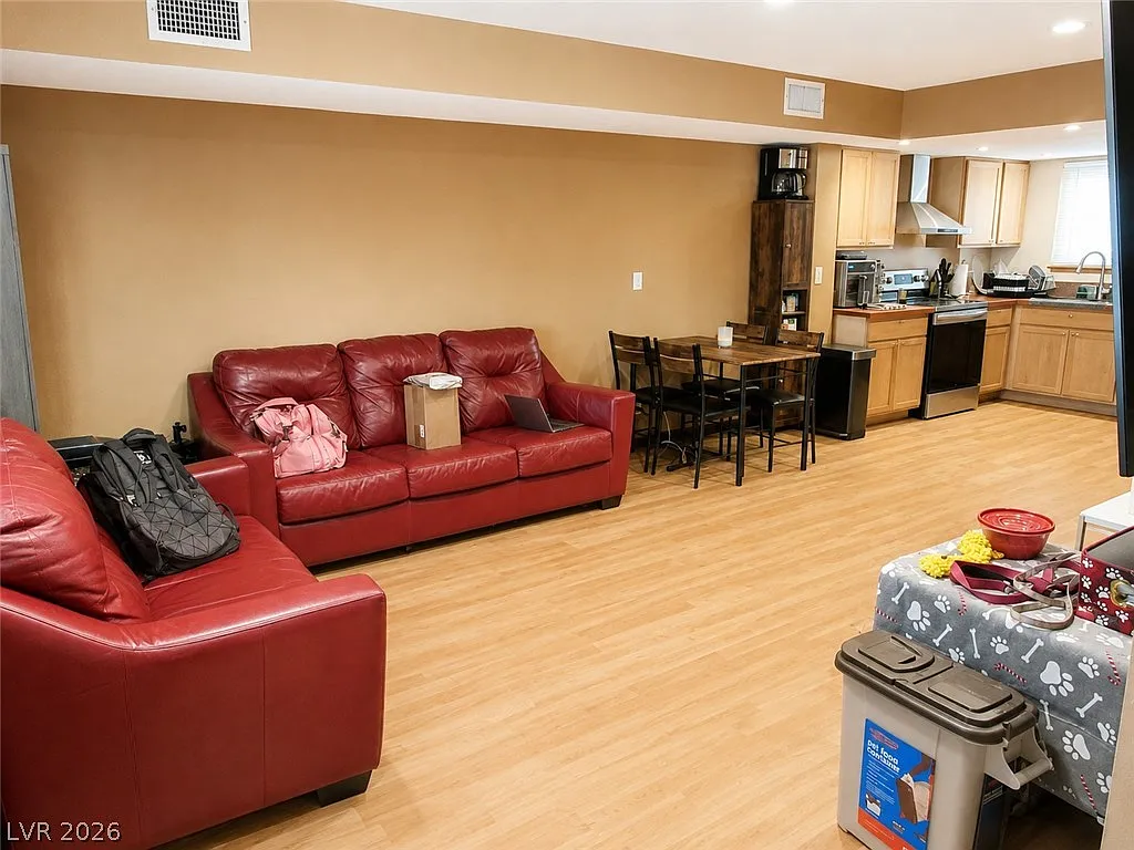 2 bed, 1.5 bath, 986 sqft, $1,750 — Photo 2