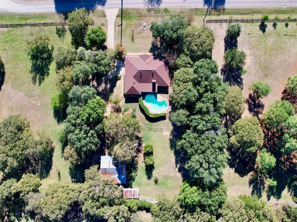 2345 Christopher Ln, Burleson, TX 76028