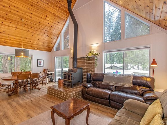 5th image of 2737 Black Oak Dr