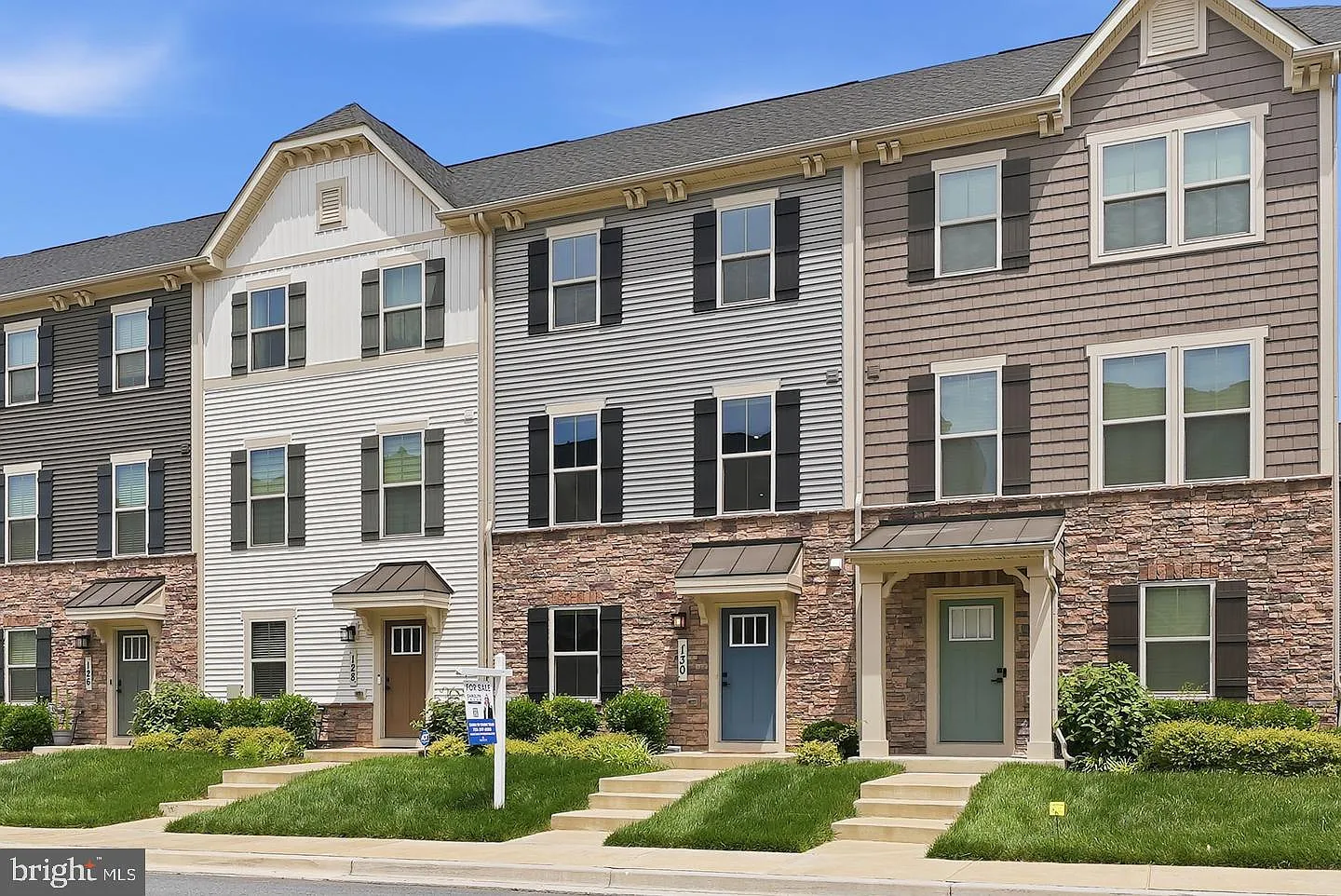 3 bed, 4.0 bath, 2160 sqft, $3,300 — Photo 1