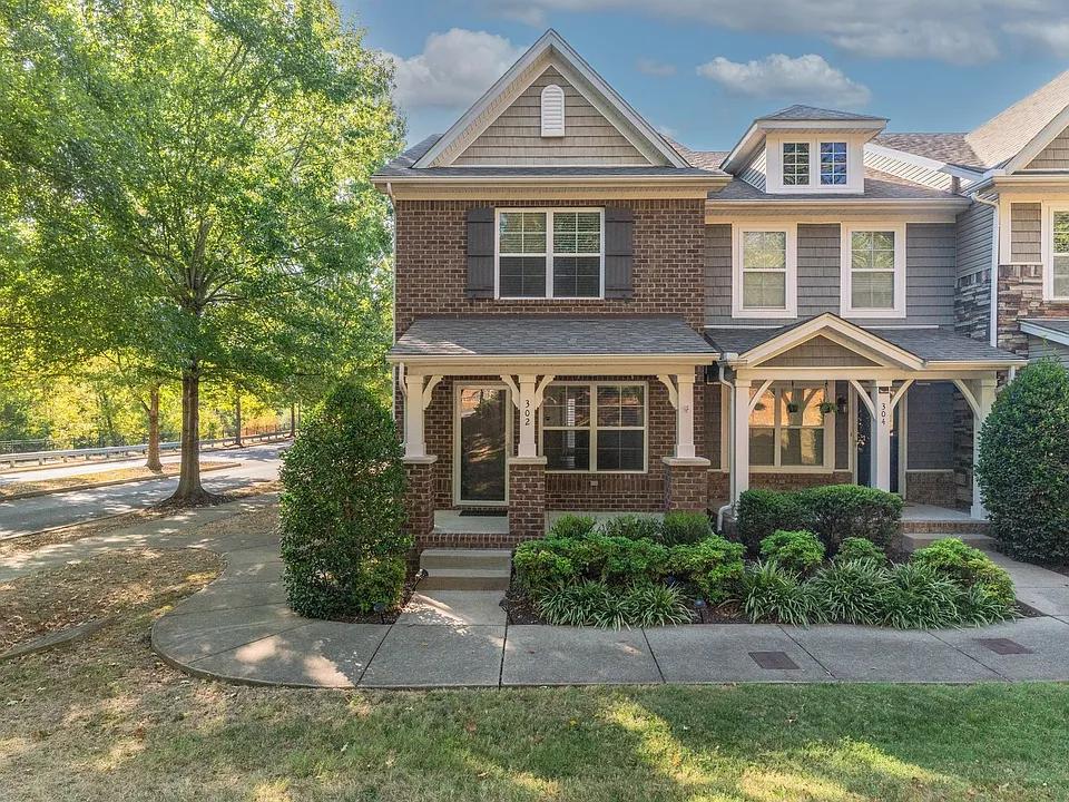 302 Mapleton Aly