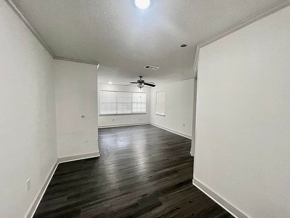 5th image of 704 Crestview Dr