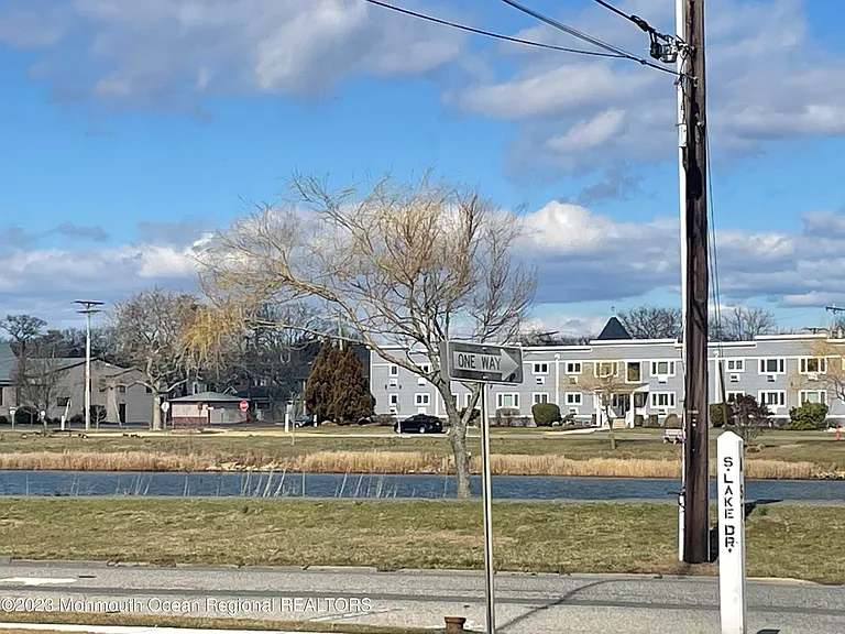 114 7th Ave — Photo 38