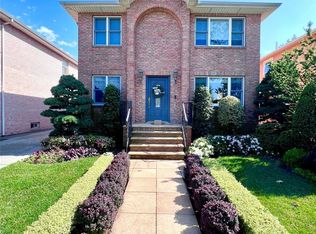 15724 20th Rd, Whitestone, NY 11357