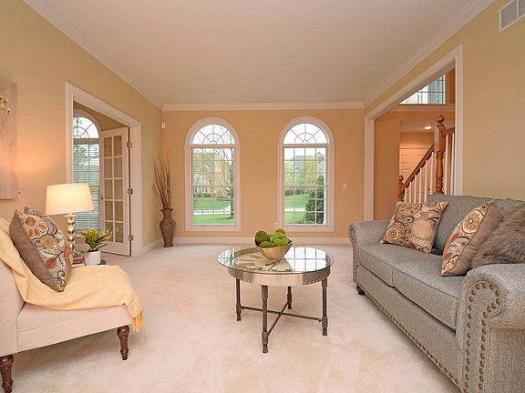 3rd image of 7978 Meadowcreek Dr