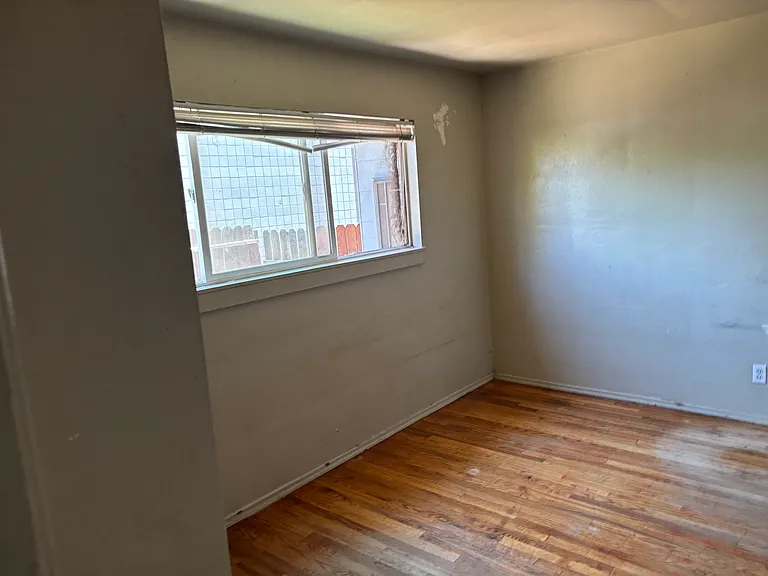 565 E Plumb Ln — Photo 5