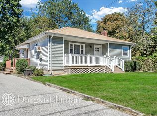 251 E 17th St, Huntington Station, NY 11746