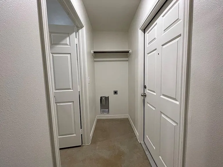 2317 Zanoletti Dr — Photo 14