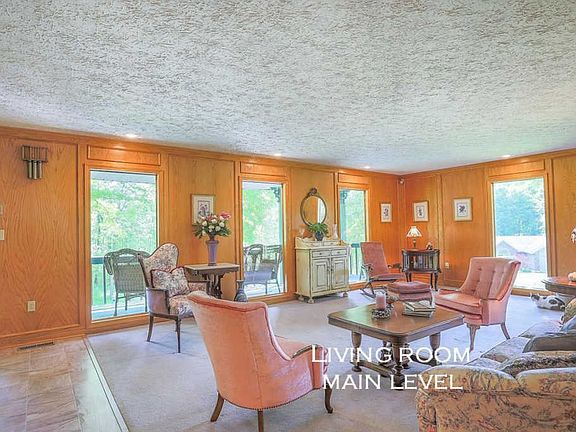 3rd image of 141 Northridge Ct