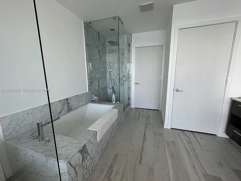 480 NE 31st St #1902 — Photo 4