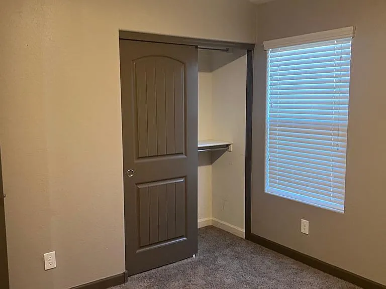 1148 E Barrus Dr — Photo 21