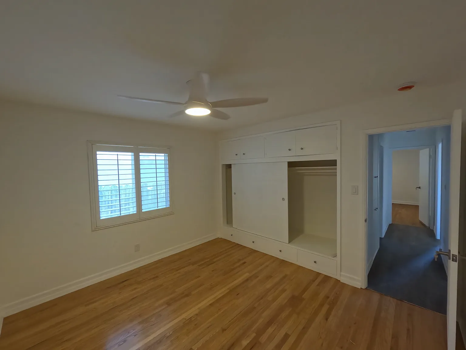 255 W La Verne Ave — Photo 3