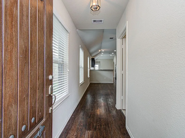 1418 Spencer Glen Ln — Photo 2