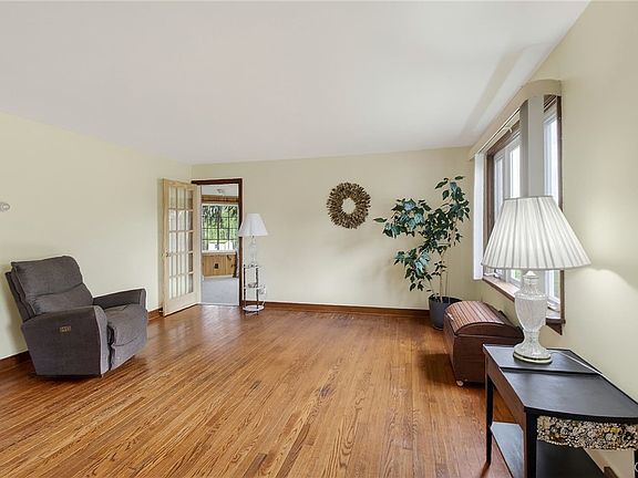 2nd image of 5646 Trenton Rd