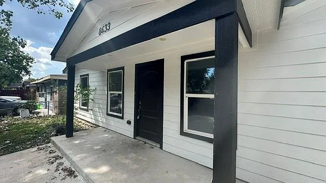 4 bed, 3.0 bath, 2060 sqft, $2,400 — Photo 1