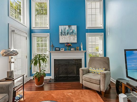 5th image of 9038 Delphia Ave