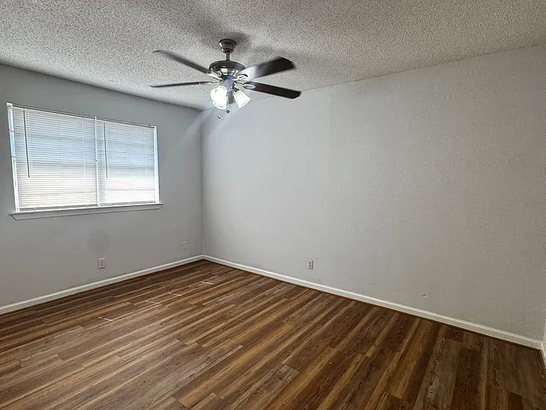 2809 Lawton Dr — Photo 9