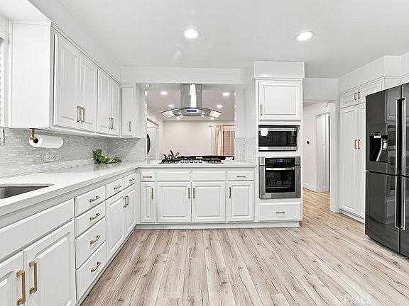 4th image of 6951 Bellclaire St