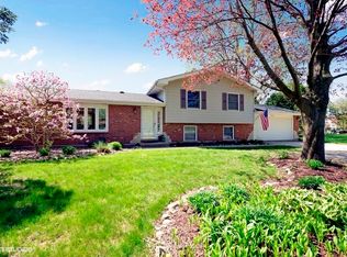 28W621 Douglas Rd, Naperville, IL 60564