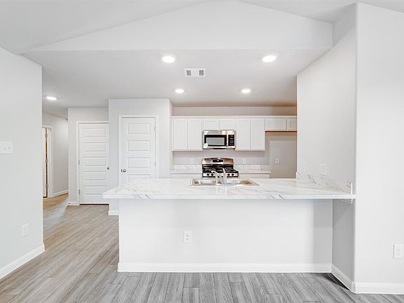 3rd image of 2816 Scissortail Ln