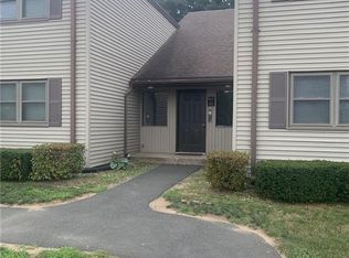 910 Twin Circle Dr UNIT 910, South Windsor, CT 06074