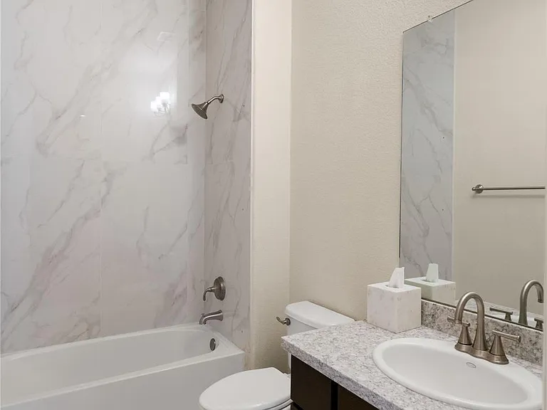 7 Valley Cottage Pl — Photo 36