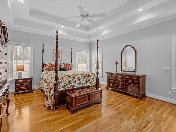 4th image of 100 Farm Terrace Ct