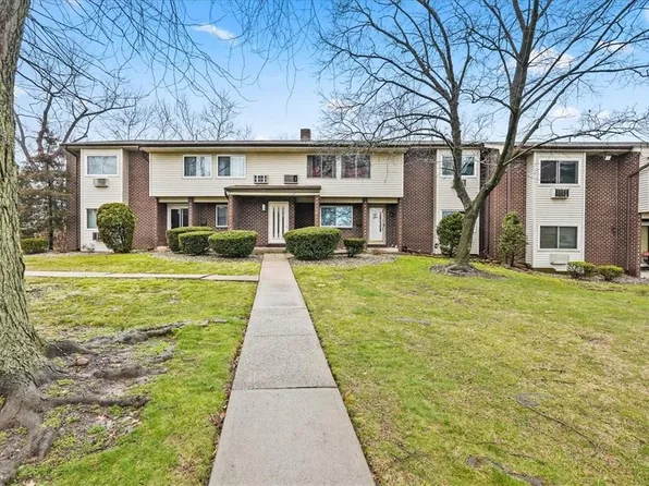 4 Blue Hill Commons Drive #F, Orangeburg, NY 10962