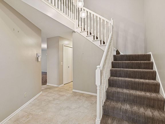 2nd image of 1135 Hollybrook Dr