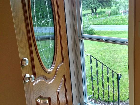 Front door entrance to sidewalk