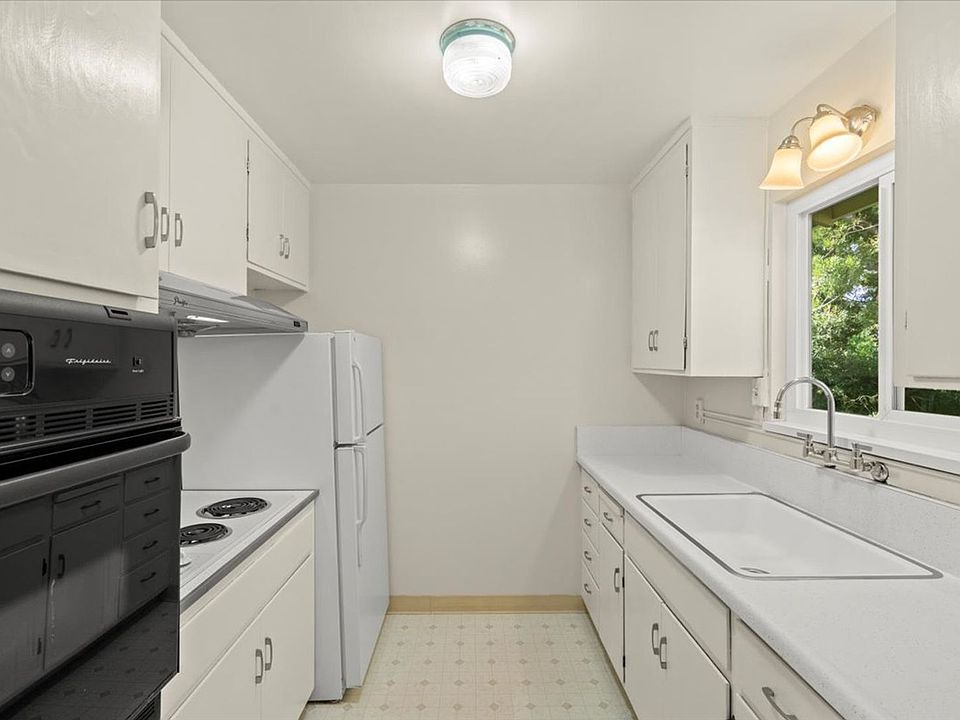 1st image of 254 College Ave APT B